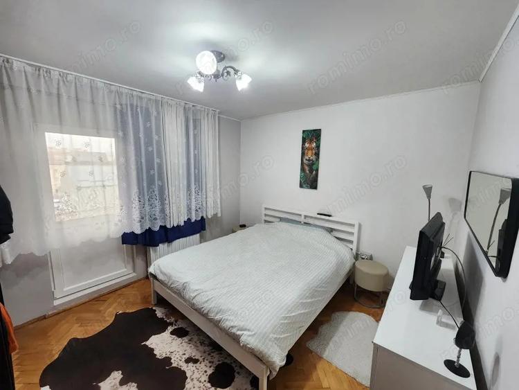 Apartament cu 3 camere decomandat, mobilat în Steaua