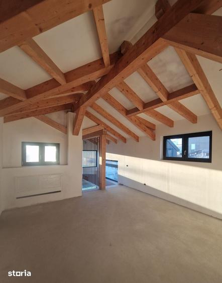Apartament cu 5 camere în Aviatorilor