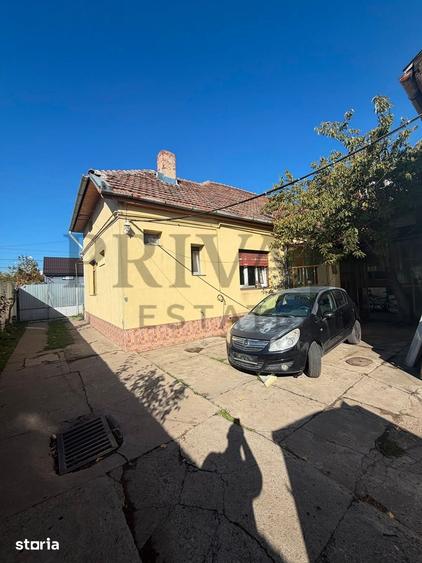 Casă cu 8 camere cu Teren 908 Mp în Steaua
