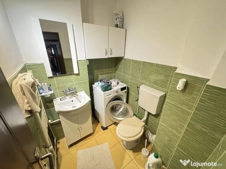 Apartament cu 4 camere decomandat în Central
