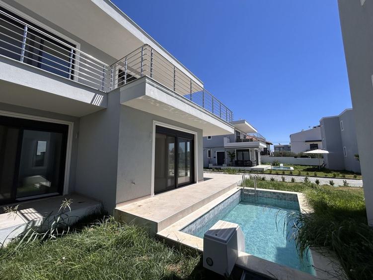 Casă individuală cu 3 camere cu Piscina în Central