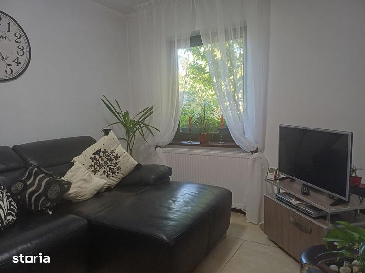 Casă cu 6 camere cu Teren 450 Mp în Cristian