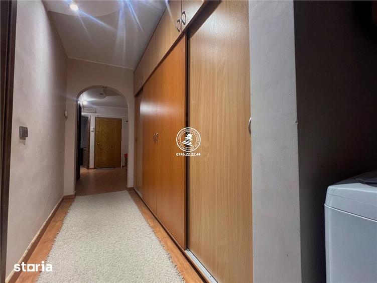 Apartament cu 3 camere decomandat în Nicolina