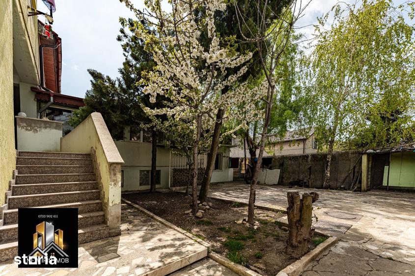 Casă cu 10 camere cu Teren 355 Mp în Bucureștii Noi