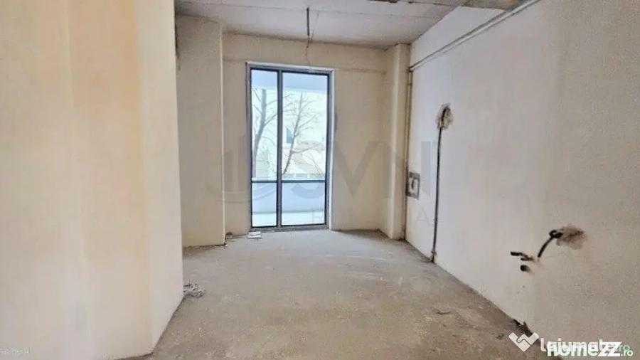 Apartament cu 4 camere semidecomandat în Central