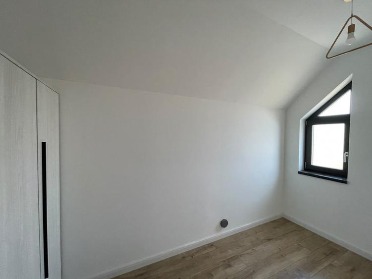 Duplex cu 4 camere cu Canalizare în Moșnița Nouă