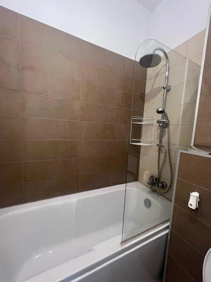Apartament cu 3 camere decomandat în Otopeni