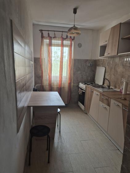 Garsonieră decomandată în Girocului