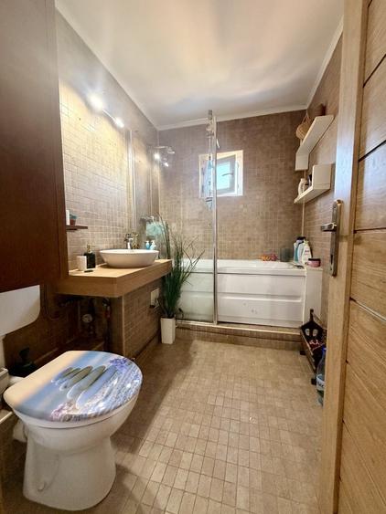 Apartament cu 3 camere decomandat, mobilat în Lipovei