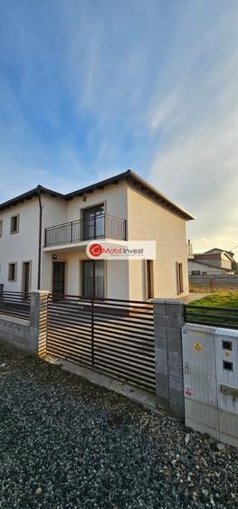 Casă individuală cu 4 camere cu Teren 230 Mp în Lipoveni