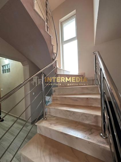 Casă individuală cu 3 camere cu Canalizare în Central