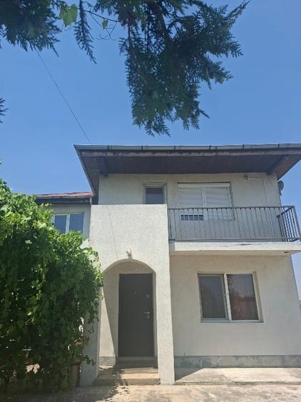 Casă individuală cu 5 camere cu Teren 4200 Mp în Adunații-Copăceni