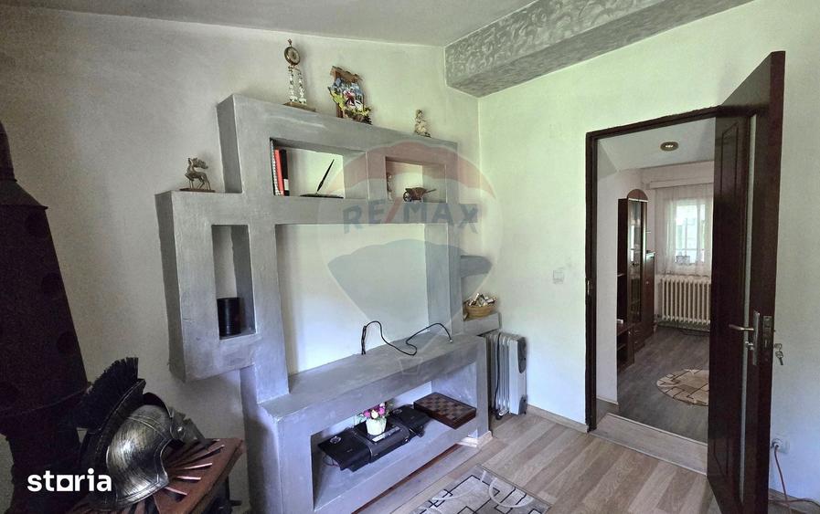 Casă cu 3 camere cu Teren 5800 Mp în Central