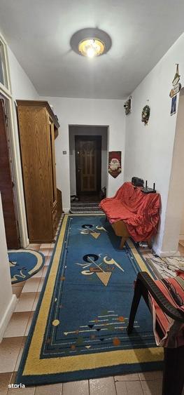 Apartament cu 3 camere decomandat în Calea București