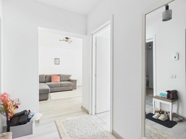 Apartament cu 2 camere decomandat în Sânpetru