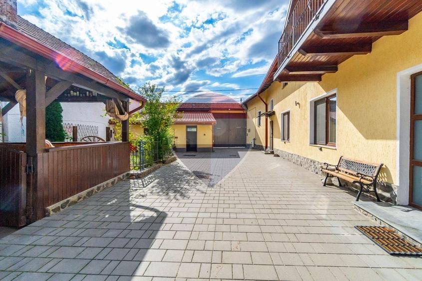 Casă individuală cu 6 camere cu Piscina în Mândra
