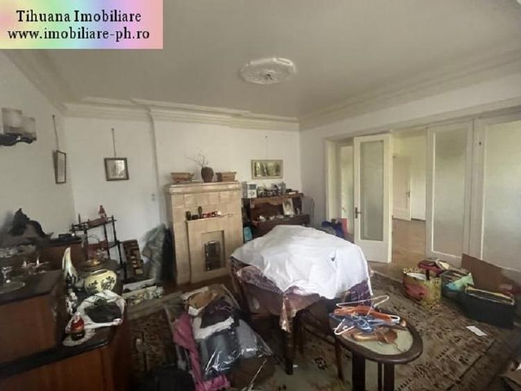 Casă individuală cu 9 camere cu Canalizare în Central
