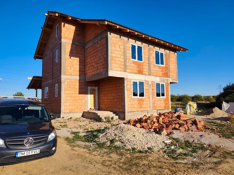 Duplex cu 4 camere cu Canalizare în Ghiroda