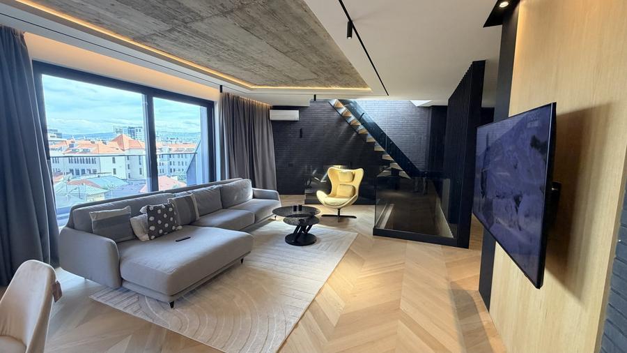 Apartament cu 4 camere semidecomandat, mobilat în Central