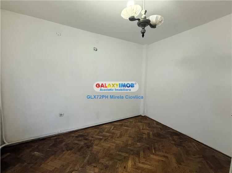 Casă cu 5 camere cu Garaj în Central