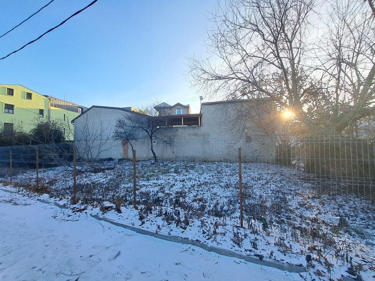 Teren Construcții intravilan de 340 mp, în Tei