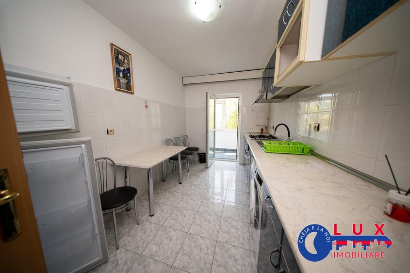 Apartament cu 3 camere decomandat în Babadag
