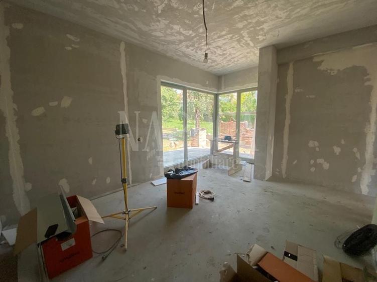 Casă individuală cu 4 camere cu Canalizare în Dâmbul Rotund