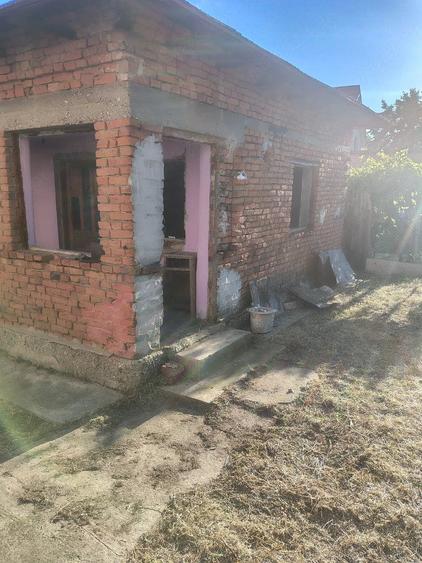Casă cu 3 camere cu Teren 1100 Mp în Cârcea