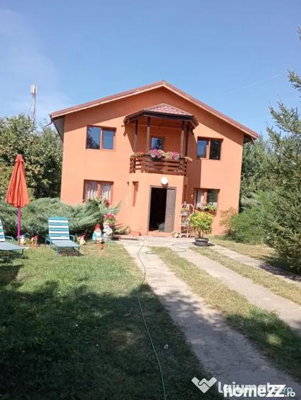 Casă cu 5 camere cu Teren 794 Mp în Livedea