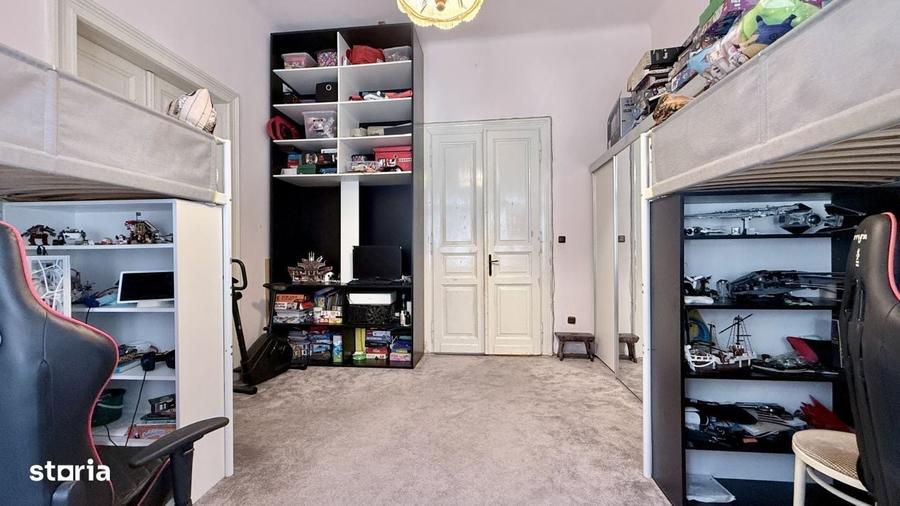Apartament cu 4 camere decomandat în P-ța Maria