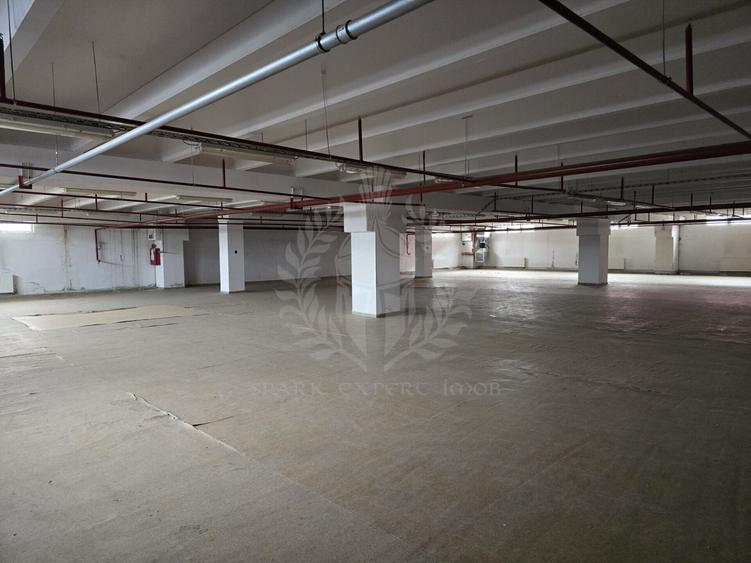 Spațiu comercial, de 3,400 mp, în Albert