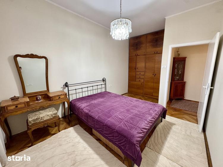 Apartament cu 3 camere decomandat în Boul Roșu