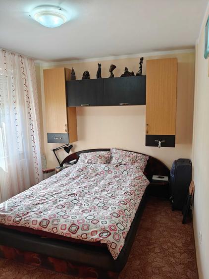 Apartament cu 3 camere decomandat în Stana