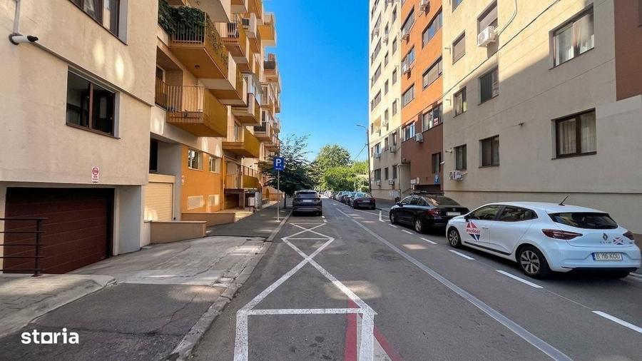 Apartament cu 3 camere decomandat în Jiului