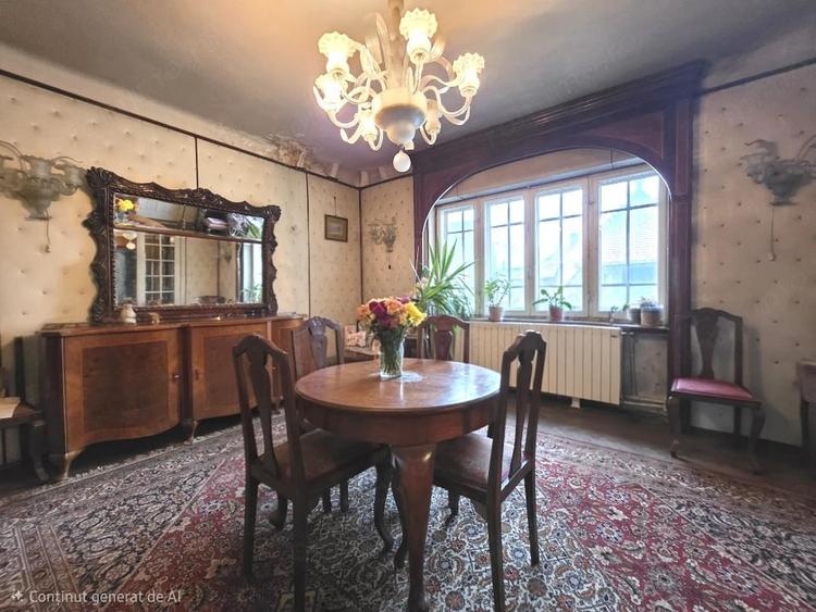 Apartament cu 5 camere decomandat în P-ța Universității