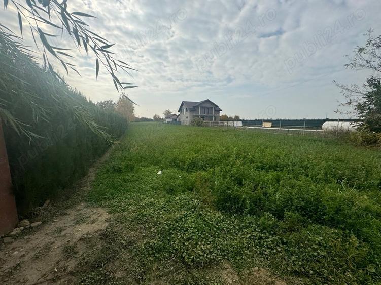 Teren de 2500 mp, în Mălăiești