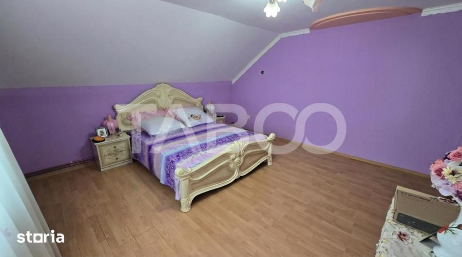 Casă cu 4 camere cu Teren 159 Mp în Roșia