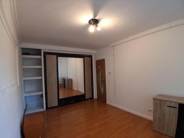 Apartament cu 3 camere decomandat în Lipovei