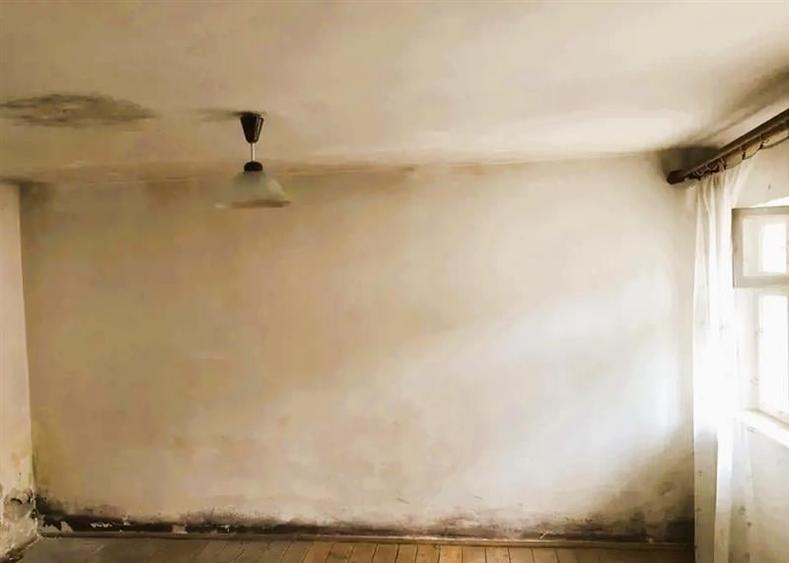 Casă individuală cu 2 camere cu Canalizare în Centrul Istoric