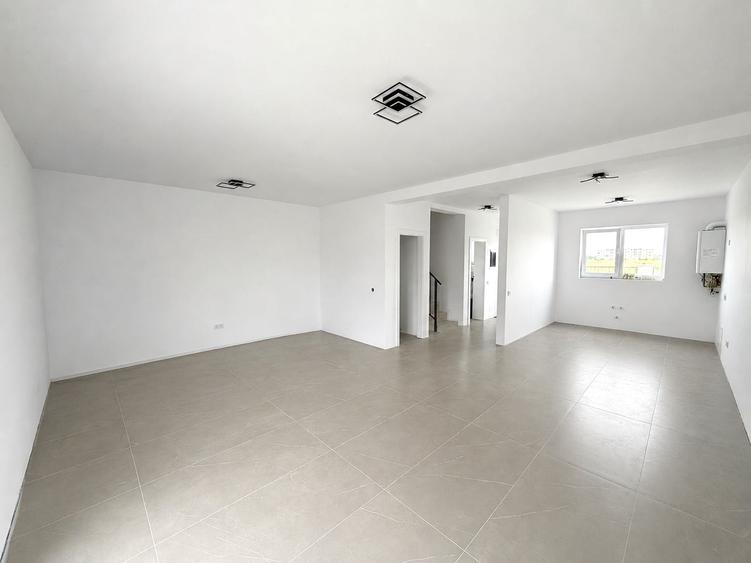 Duplex cu 4 camere cu Canalizare în Moșnița Nouă