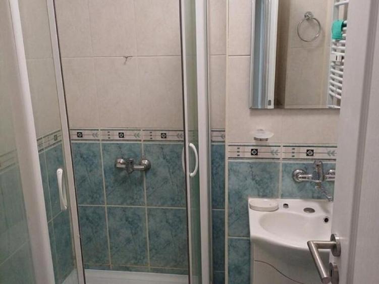 Apartament cu 4 camere decomandat în Primăverii