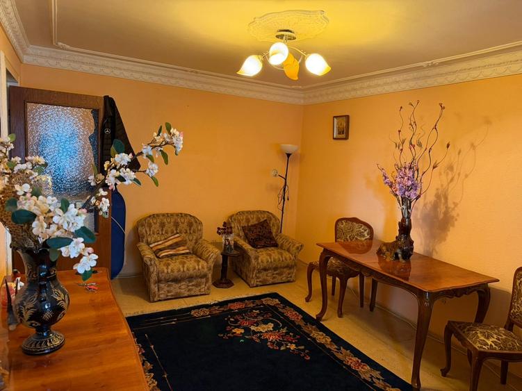 Apartament cu 3 camere decomandat în Km 4-5