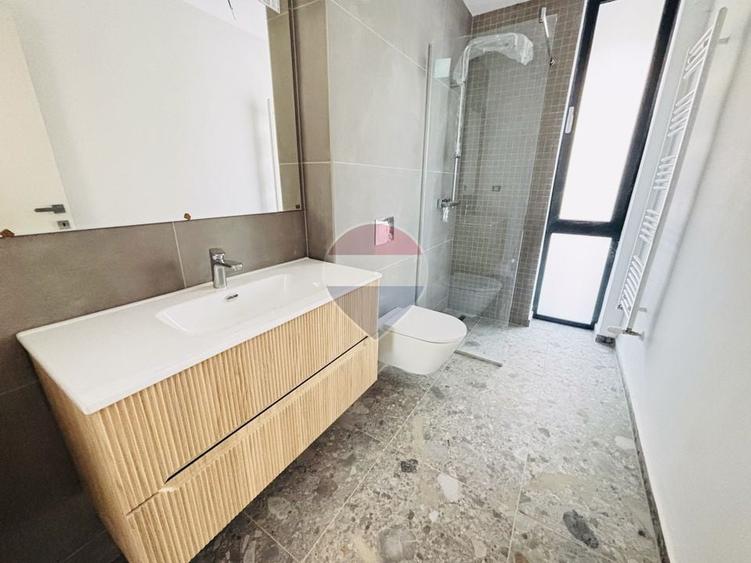 Casă individuală cu 4 camere cu Teren 158 Mp în Central