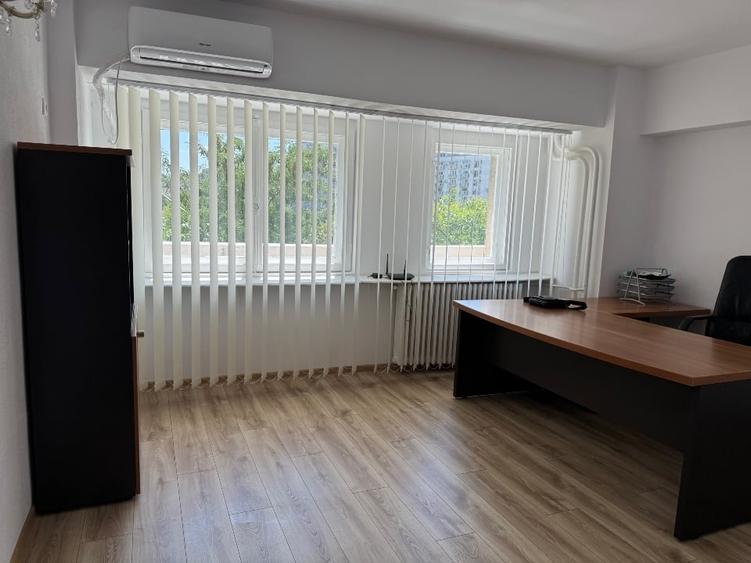 Apartament cu 3 camere decomandat, mobilat în Decebal