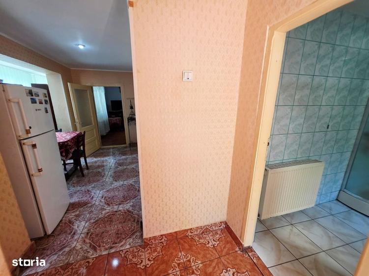 Casă cu 4 camere în Cantacuzino