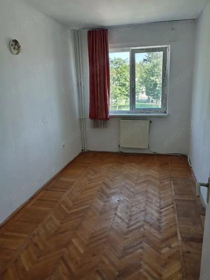 Apartament cu 3 camere decomandat în Gară