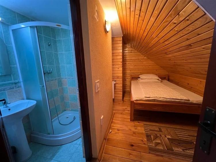 Casă individuală cu 11 camere cu Teren 3333 Mp în Lăpușna