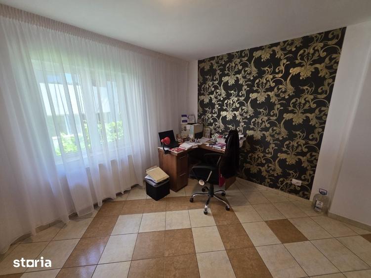 Casă cu 5 camere cu Teren 310 Mp în Sălăjan