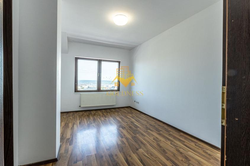 Apartament cu 4 camere semidecomandat, mobilat în Calea Turzii