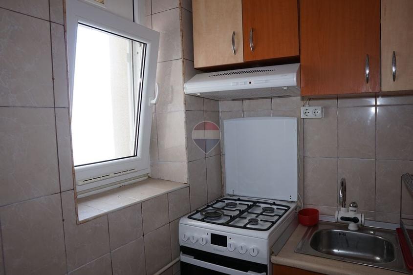 Apartament cu 2 camere decomandat, mobilat în Titan
